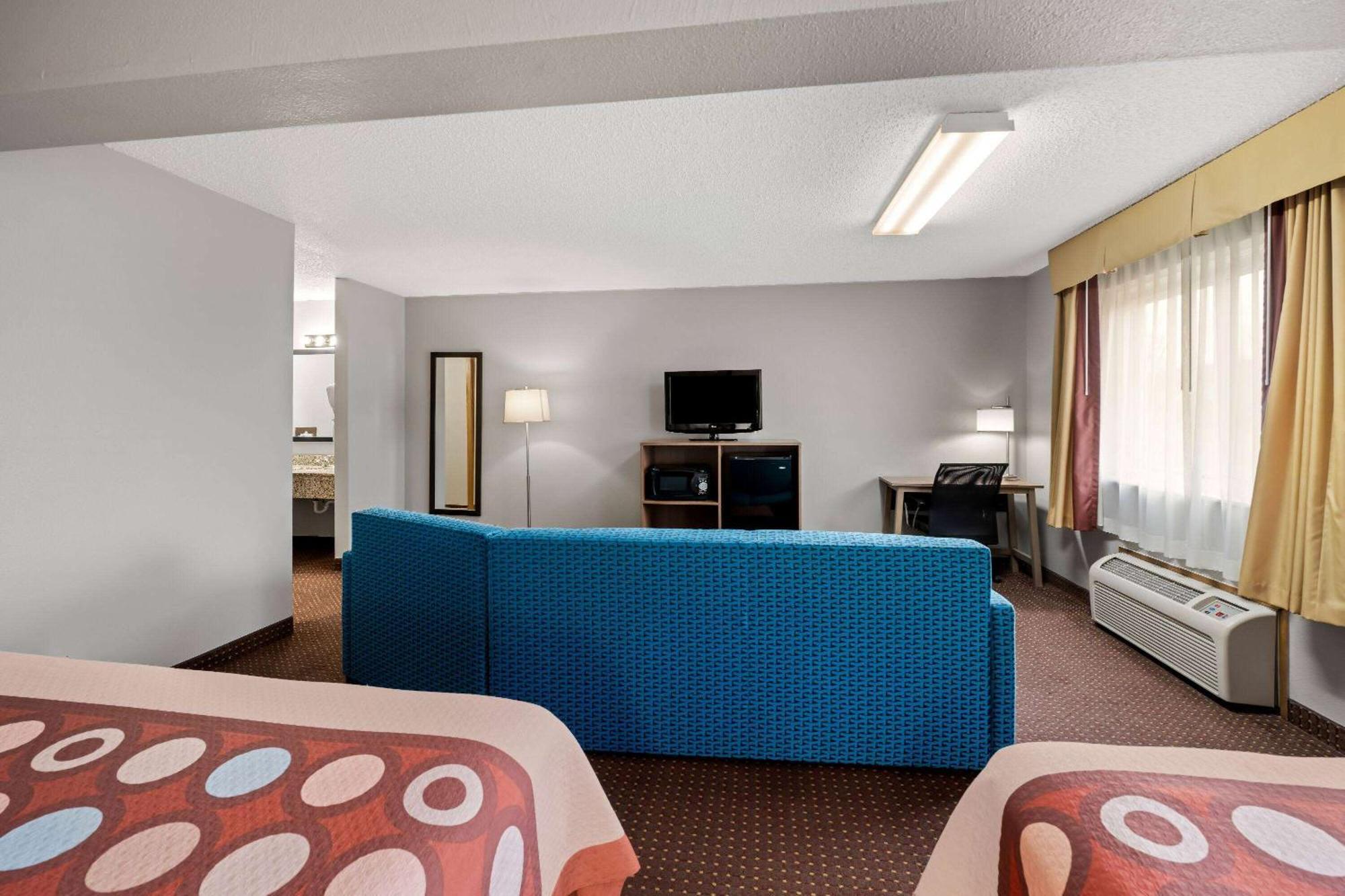 Super 8 By Wyndham Waverly Экстерьер фото