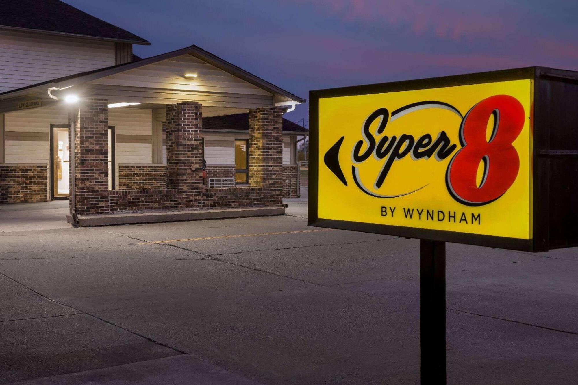 Super 8 By Wyndham Waverly Экстерьер фото